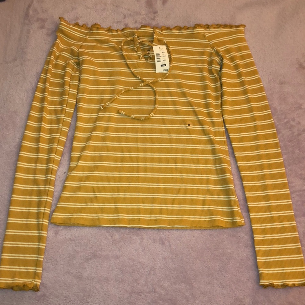 💕NEW! Cute yellow long sleeve